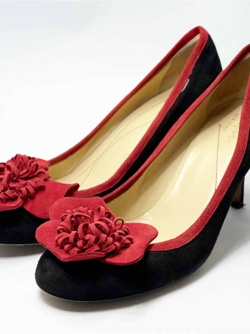 kate spade Black and Red Suede Floral Applique Pumps size 7.5